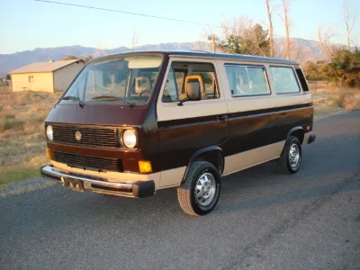Two-tone brown VW Vanagon